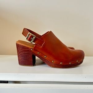 Leather Slingback Clog Heels in Cognac